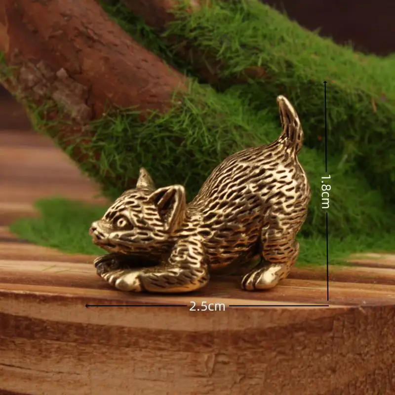 Messing-Mini-Katzenfigur mit Gravierter Textur, Winzige Metallstatue, Heimdekoration für den Schreibtisch, Sammlerstück, Geschenk für Katzenbesitzer – Detail 6