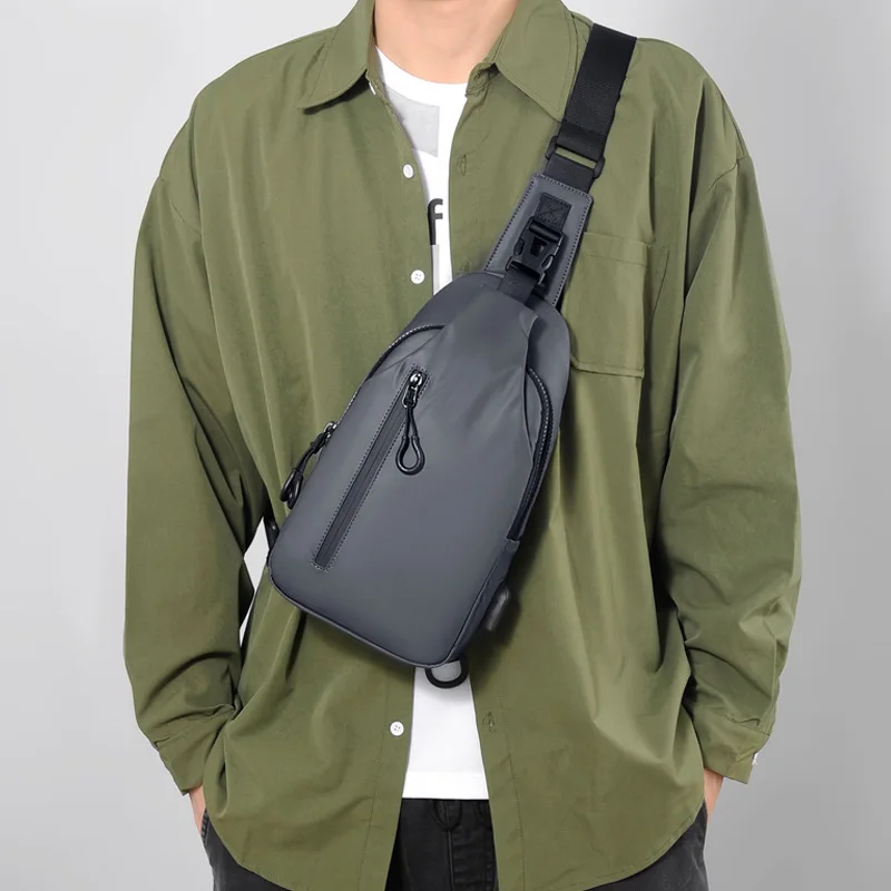 

Men's multifunctional chest/cross bag with USB charging, adjustable strap, ideal for daily commuting.