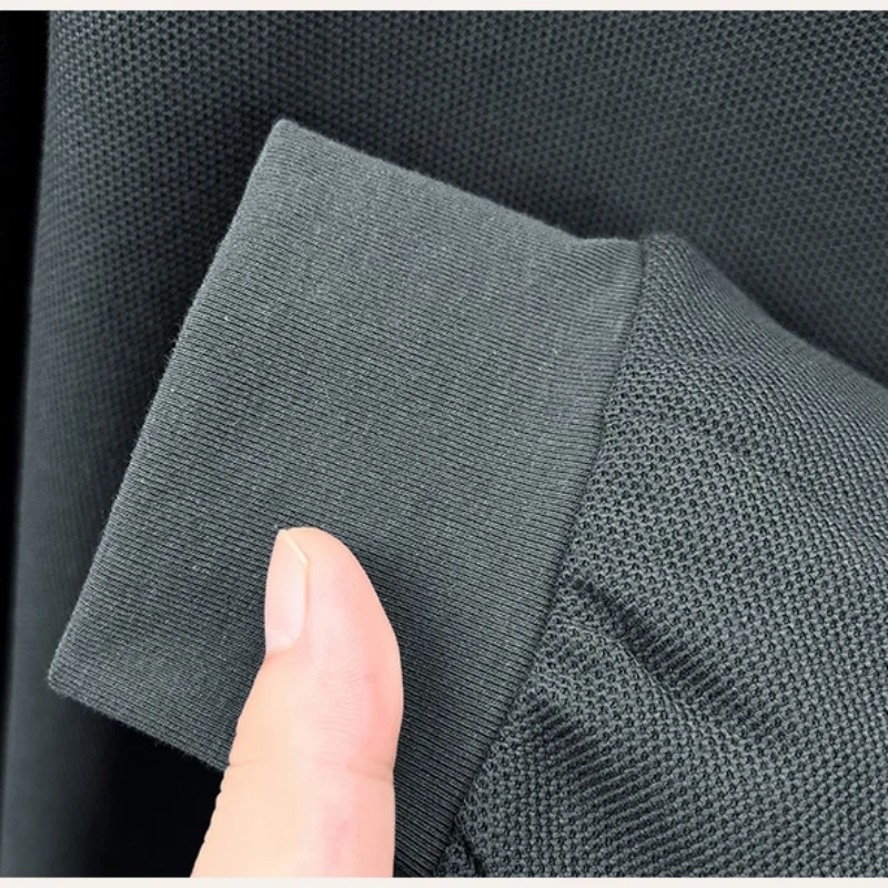 Exquisites, hochwertiges Herren-T-Shirt mit Stehkragen und Reißverschluss, ideal für den Herbst, wärmend, mit einem zweiteiligen Ärmeldesign, für Business-Casual-Looks, Herrenbekleidung. – Detail 4