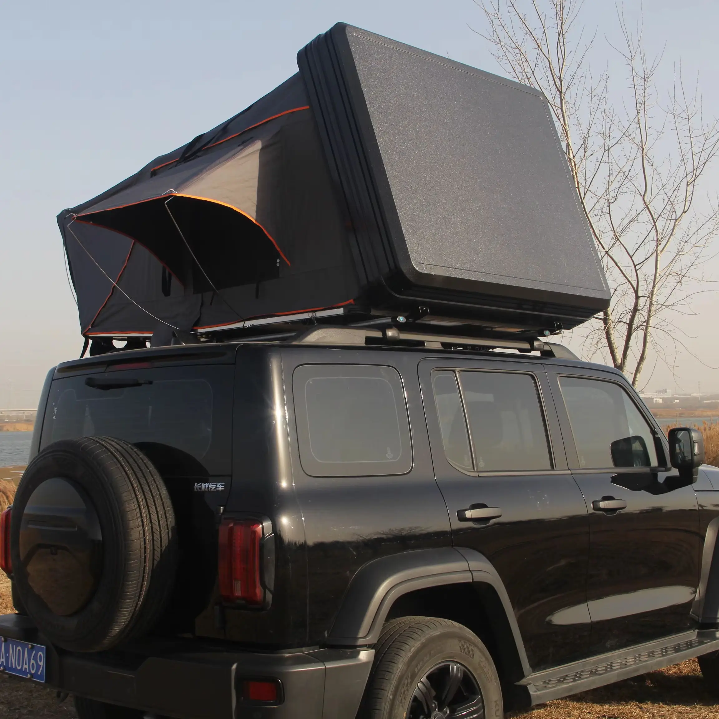

4 Person Waterproof Hard Shell Aluminum Roof Top Tent Big Size SUV 4x4 Camping Car Tent for Sale