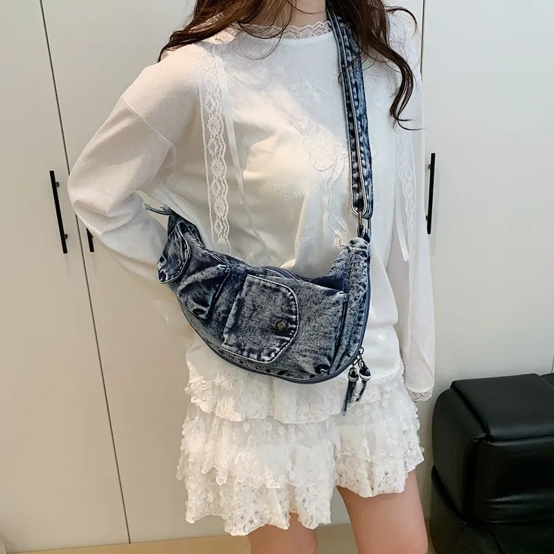 

Retro Niche Design Washed Denim Shoulder Bag Going Out Simple Daily Versatile Tooling Large Capacity Breast Bag Crossbody Bag