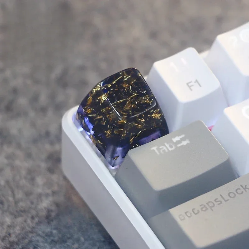 Personalized handmade keycaps, single light-transmitting couple gift-giving mechanical keys
