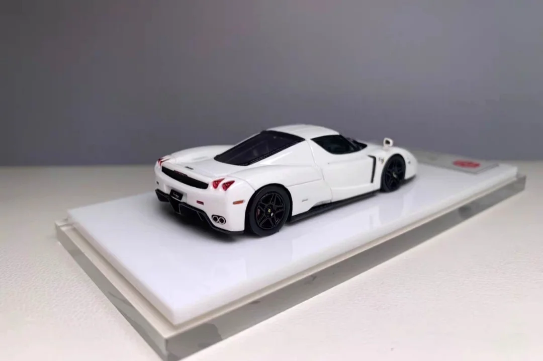 DMH 1:64 Enzo White limited 30 special edition resin simulation car model children's toy gifts worldwide