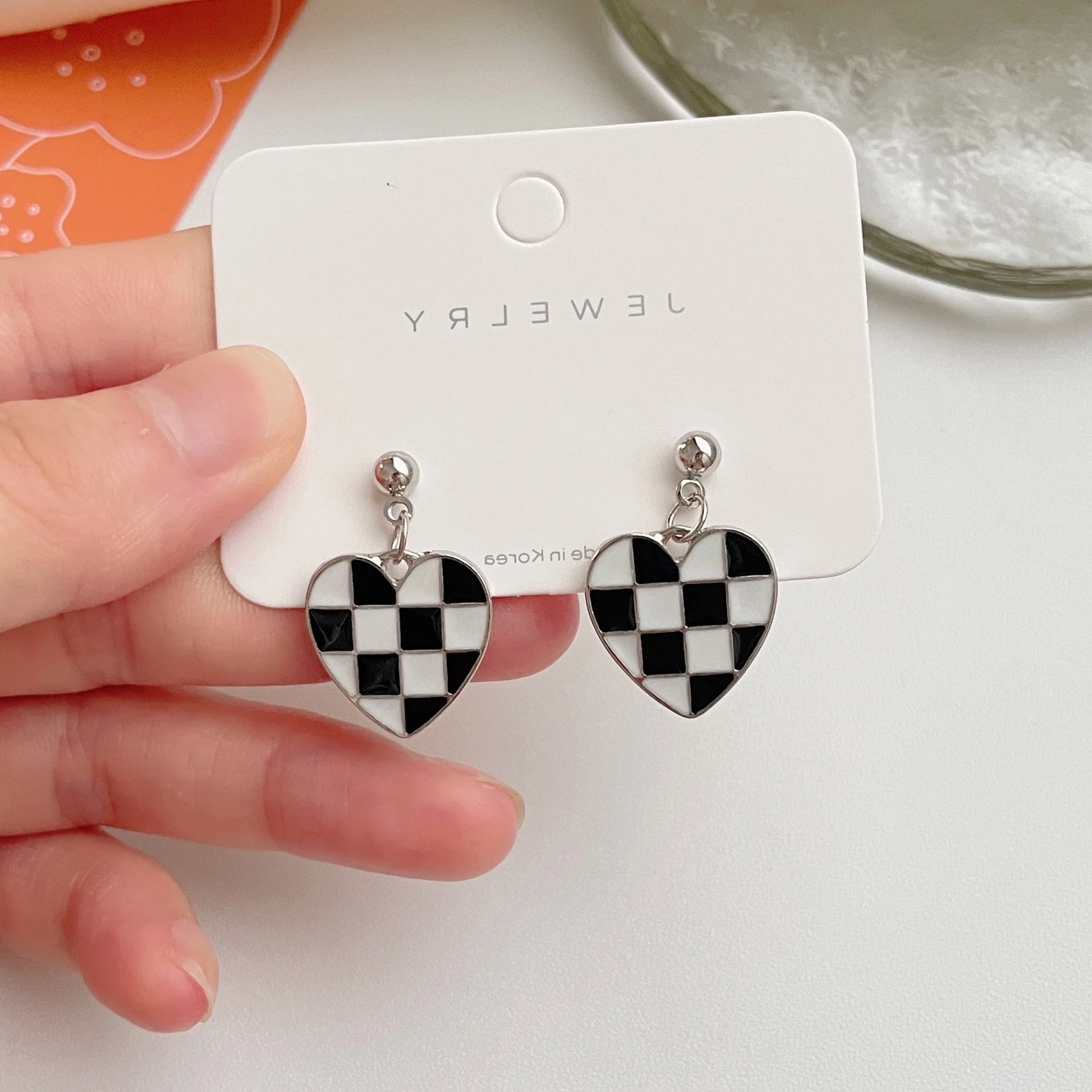 Checkerboard Heart Shaped Dangle Earring for Women Black and White Enamel Ear Jewelry Wholesale Kids Christmas New Year Gift