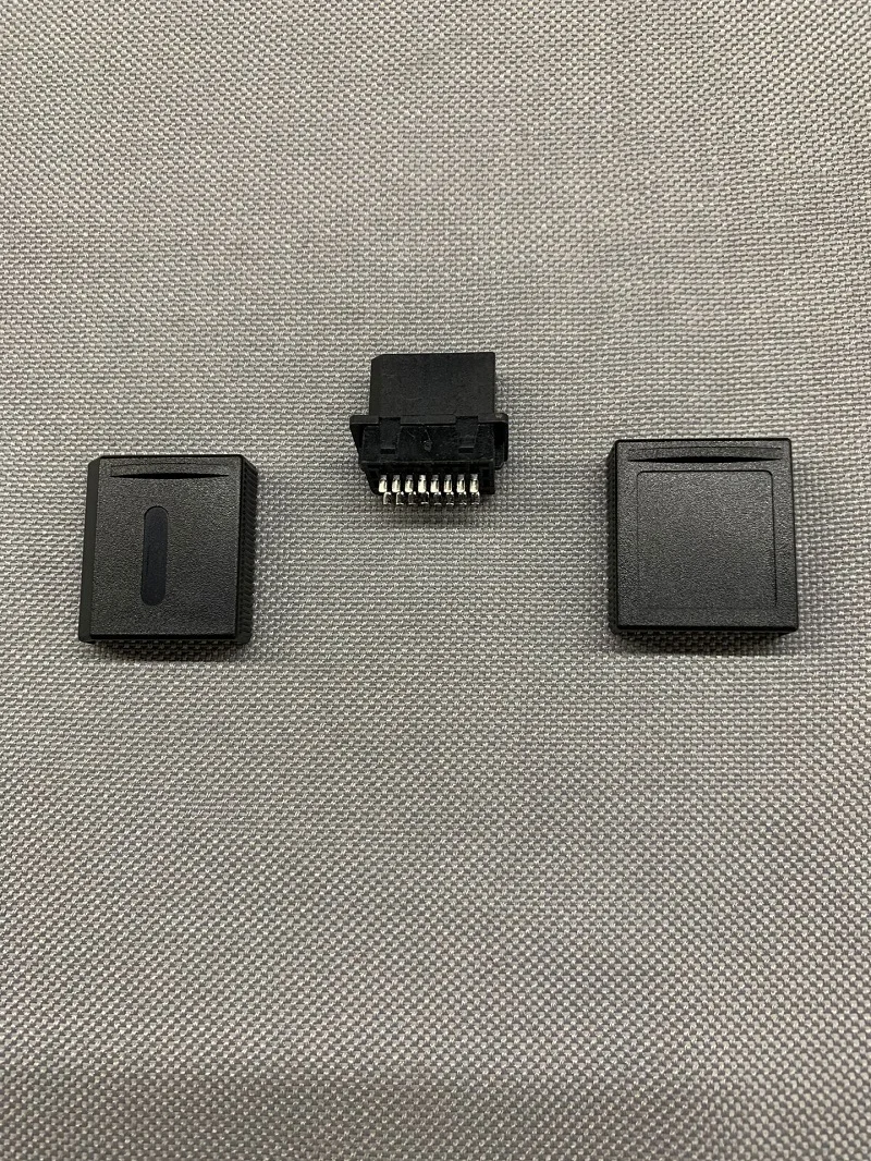 Collegare lo slot del connettore dell'interfaccia della presa della porta per la spina del cavo maschio wii 16P colore grigio nero