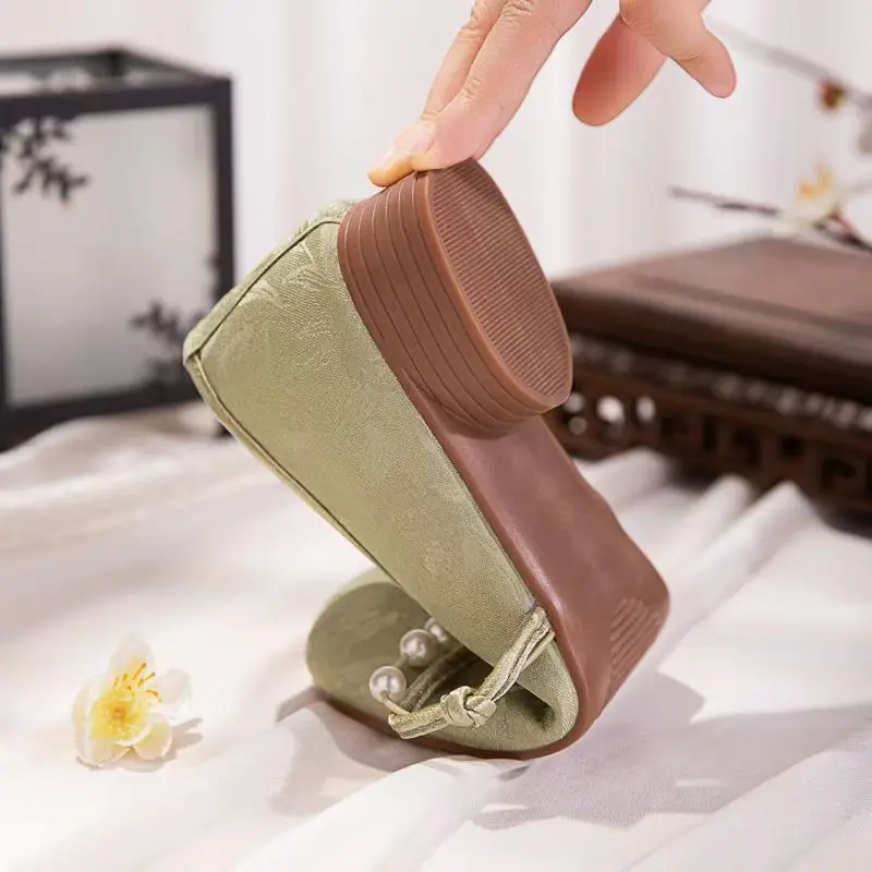 女性の新しいローヒールソリッドカラーチャイナシューズエスニックスタイルラウンドトゥ浅いスリップオン漢服靴軽量レトロ布靴