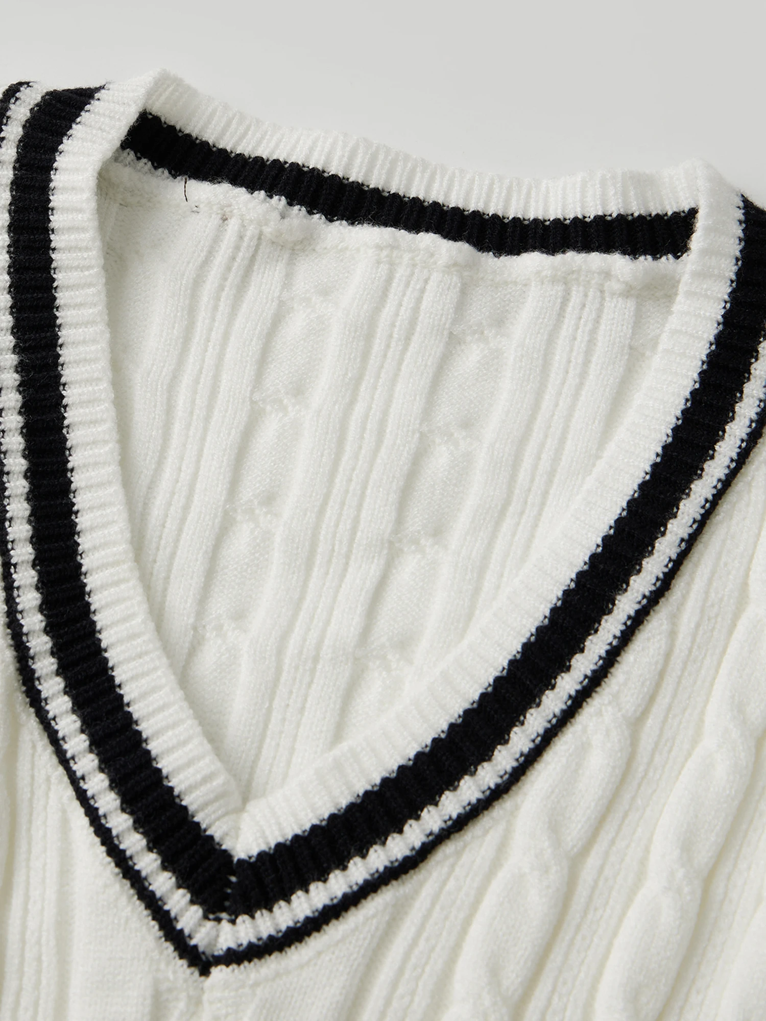 Maglione lavorato a maglia a trecce con scollo a V a maniche lunghe con stampa geometrica da donna. Top pullover autunnali