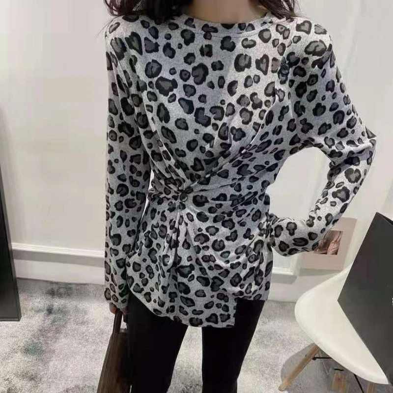 

Модная женская футболка с зебровым принтом на осень-зиму 2026, с асимметричными пуговицами, облегающий базовый слой