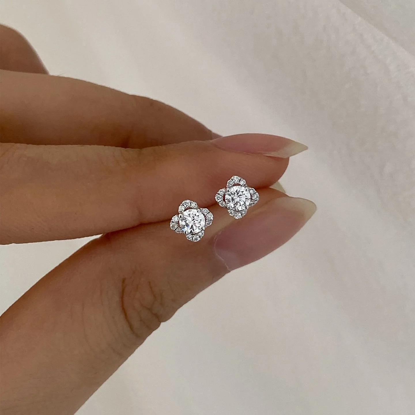

CCFJOYAS 925 Sterling Silver Silver color Purple/White Zircon Four-leaf Flower Stud Earrings for Girl Small Mini Cute Studs Gift