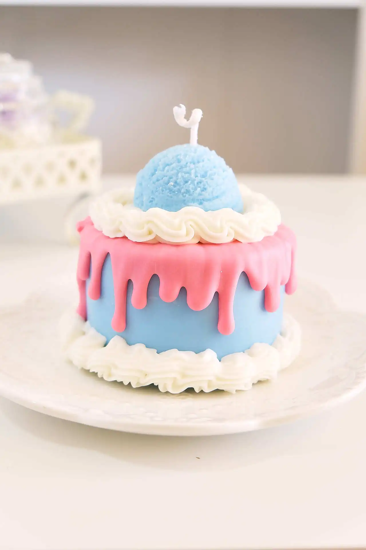 Cake Shape Scented Candles Creative Candles Handmade Soy Wax Cake Candles view 5