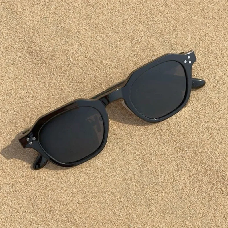 Men Rivets Square S…