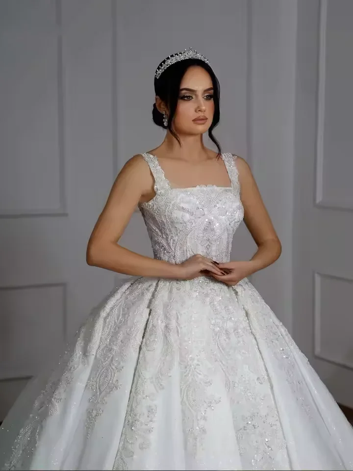 フラビンケ カスタムメイド エレガントなビーズ刺繍レース ウェディングドレス スクエアカラー ノースリーブ プリンセス ブライダルガウン 花嫁衣装