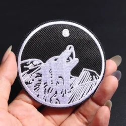 Round night wolf call size: 7.2 * 7.2CM embroidery Patches Cartoon Coat pants Hat DIY Decoration Ironing On Patches Accessories