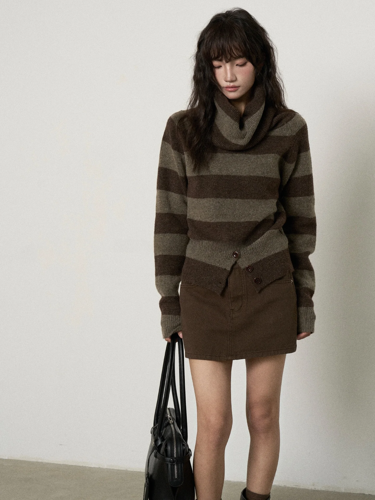 

Женский свитер с высоким воротом из шерстяной смеси в полоску, на одно плечо, весенний, модный, удобный, свободного кроя, вязаный, с длинными рукавами