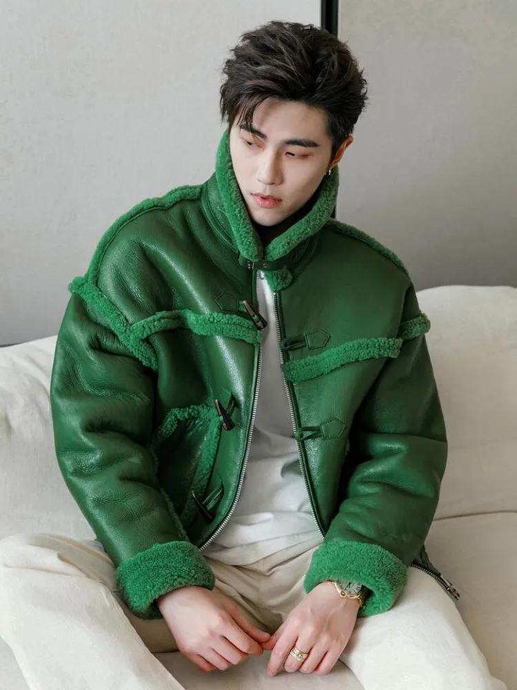 Designer Mens Real Fur Winter Warm Thicken Wool Lining Fashion Horn Button Zipper High Street Motorcycle Shearling Coat Male