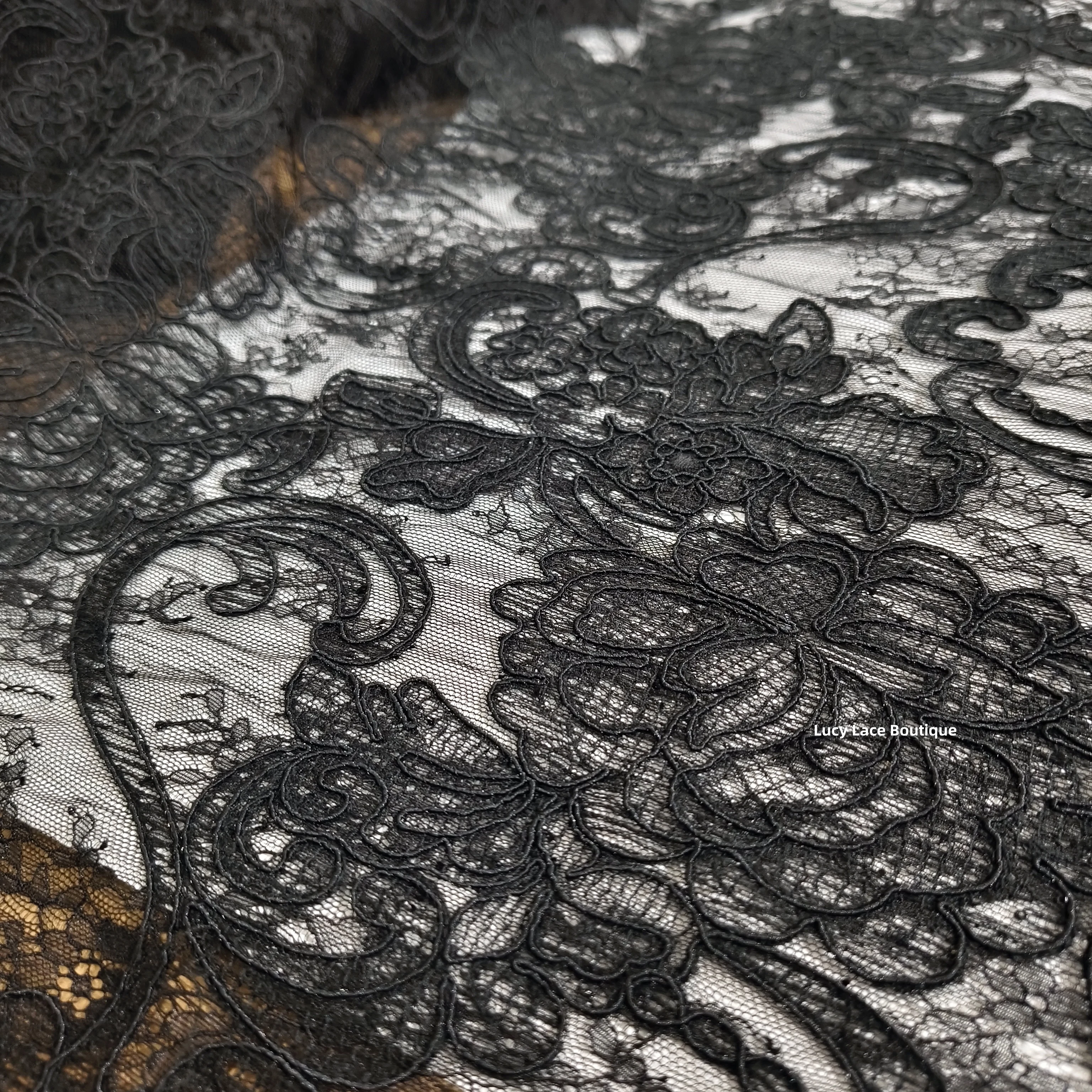 

Черная кружевная ткань шириной 130 см, женские платья, материал, вышивка, кружево, костяной шнур, элегантное кружево, новинка