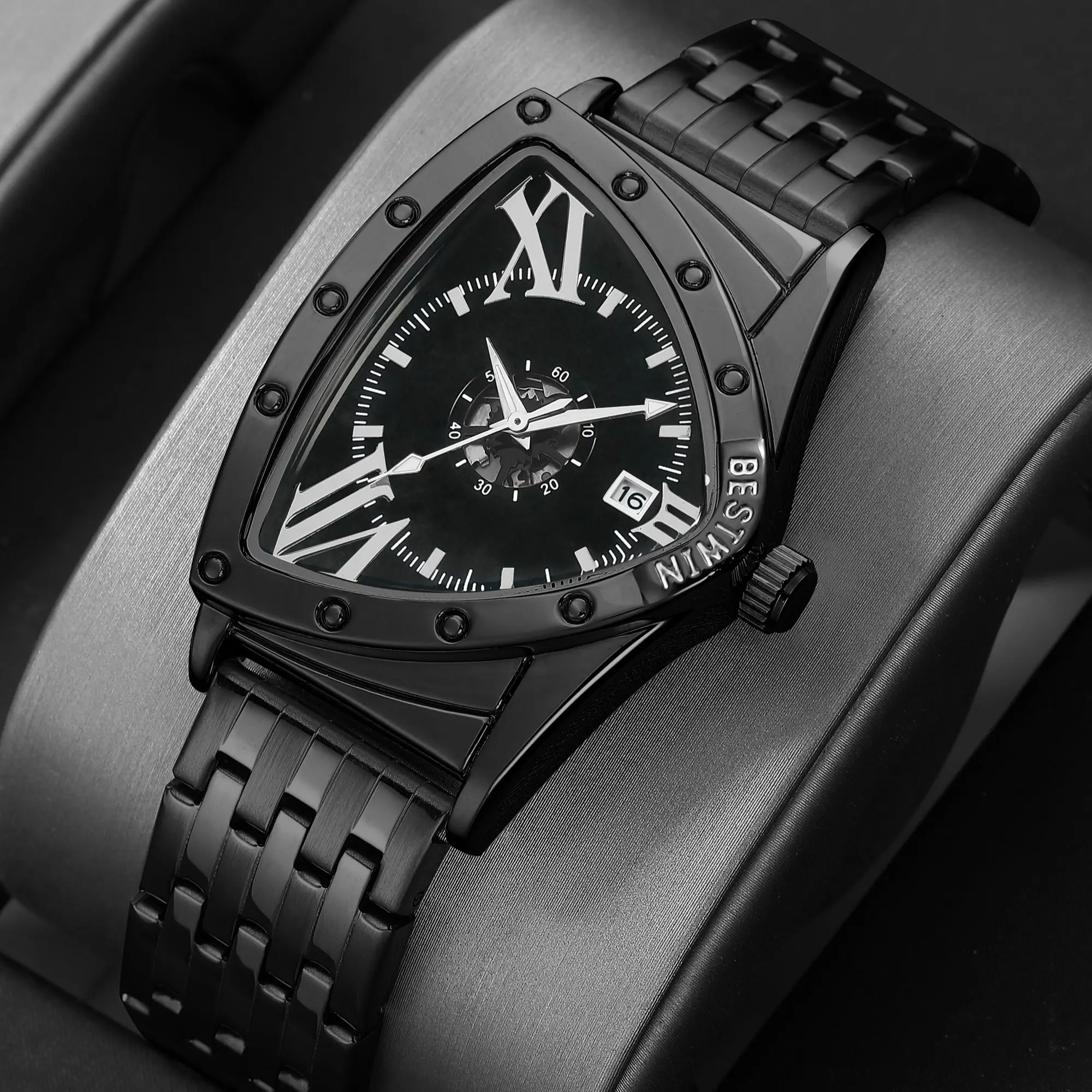 Bestwin Triangle Luxury Brand Trend Cool Men\'s Wrist Watch Stainless Steel Technology Fashion Quartz Watch Men Relogio Masculino