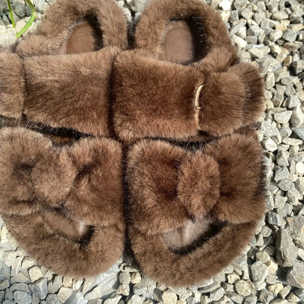 Flauschige Hausschuhe aus Kunstfell für Damen, mit verstellbarer Schleife, imitierende Nerz-Sandalen, flache Damensandalen, rutschfeste Sohle, Fell-Schuhe für Damen. – Detail 12