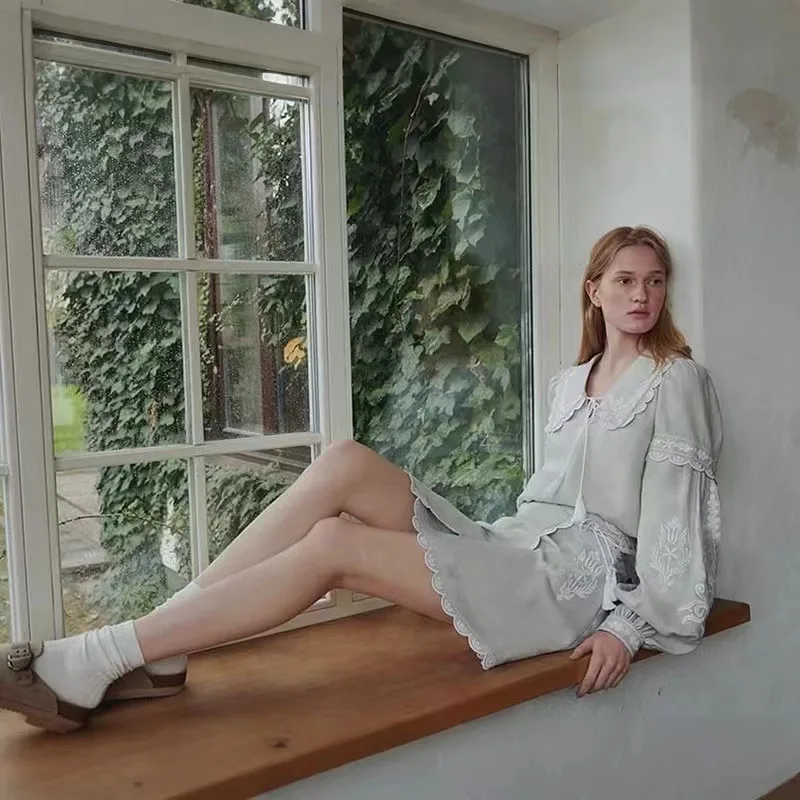 

Retro Embroidered Doll Collar irt with Tassel Belted Lantern Sve f Skirt Women's Faion Set Autumn Winter Season