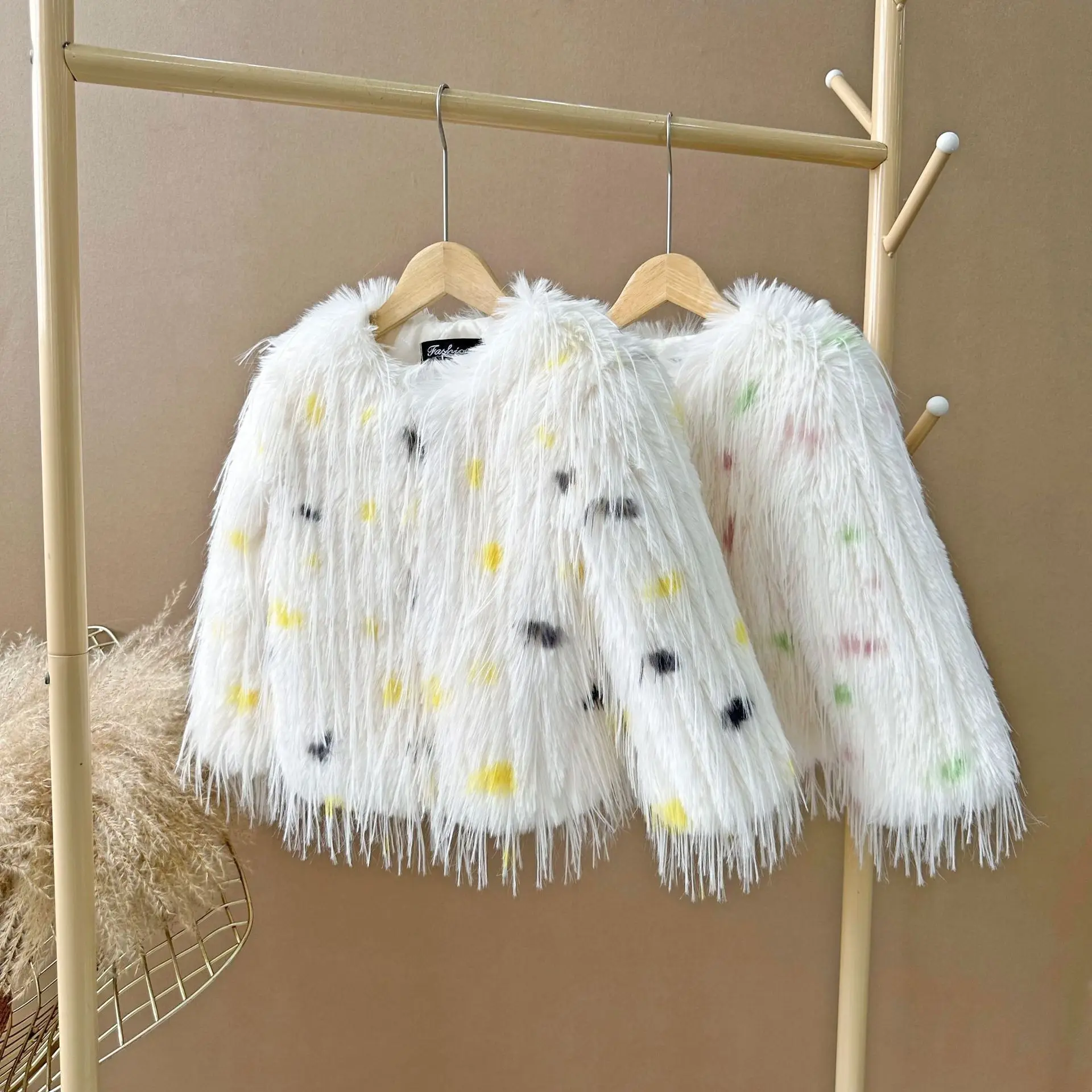 

2025 New Children Gentle Sweet and Stylish Colorful Polka Dot Imitation Fur Coat Fur Integrated Light Luxury Girls Coat