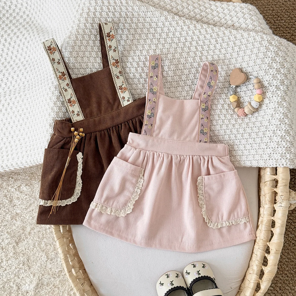 

Платье для маленьких девочек, комбинезон с цветочным принтом для девочек, милая вельветовая юбка на подтяжках для детей от 0 до 3 лет, винтажная одежда с кружевной отделкой