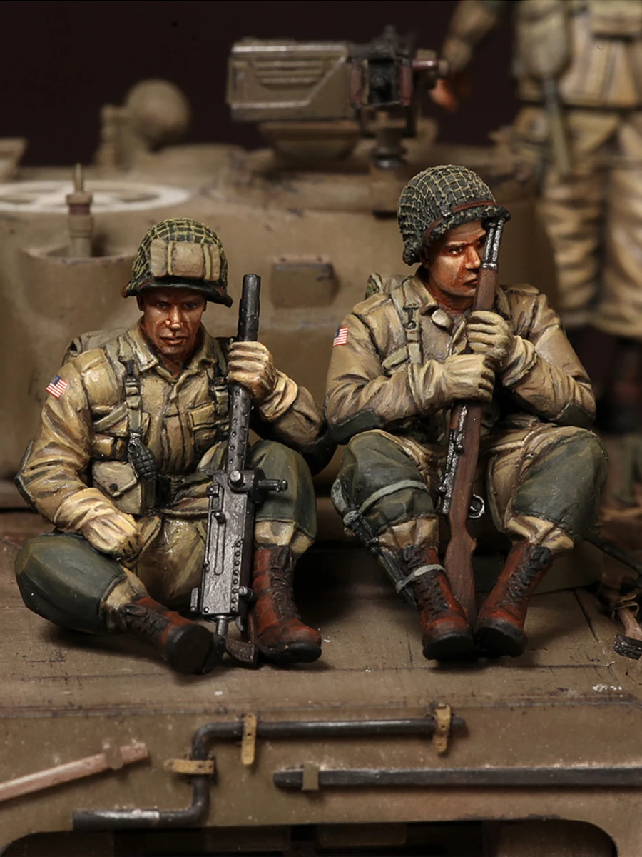 1/35 Resin Model Figure Kits GK , Two People，Military Theme，Unassembled And Unpainted