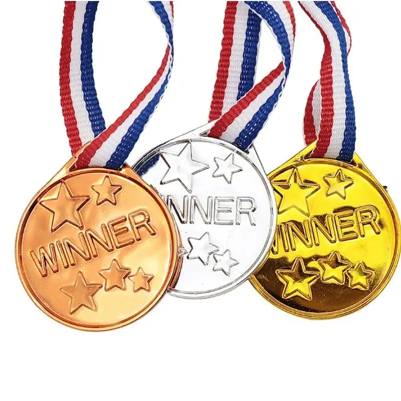 30 pièces en plastique or prix fête d'anniversaire pour enfants jeu de sport récompense jouet Football fête Pinata remplissage cadeau de fête pour enfants