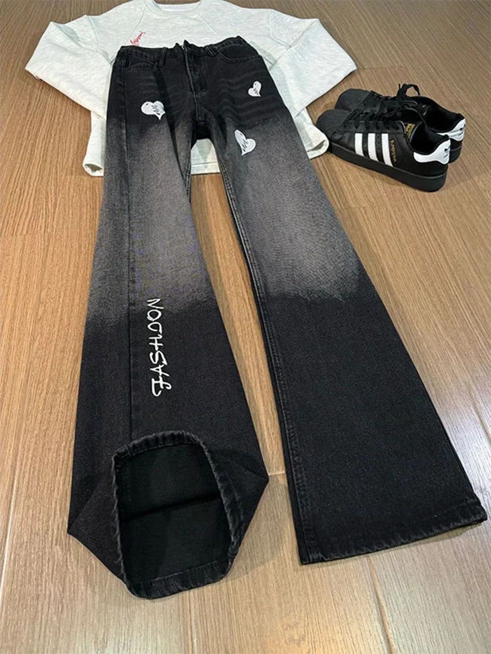 

Heart Pattern Embroidered High Waist Womens Denim Wide Leg Pants Blue Straight Leg Trousers Distressed Womens Washed Jeans