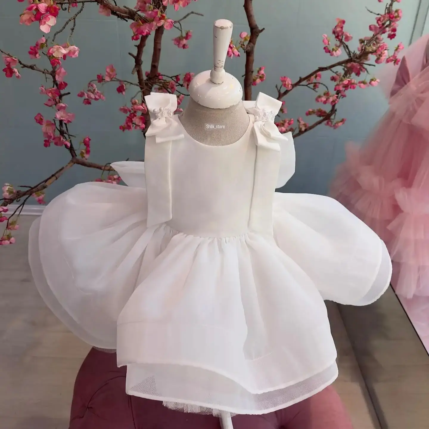 

White Ball Gown Flower Girl Dresses for Wedding Sleeveless Tiered Ruched Kids Birthday Gowns Bows Beads Children Pageant Gowns