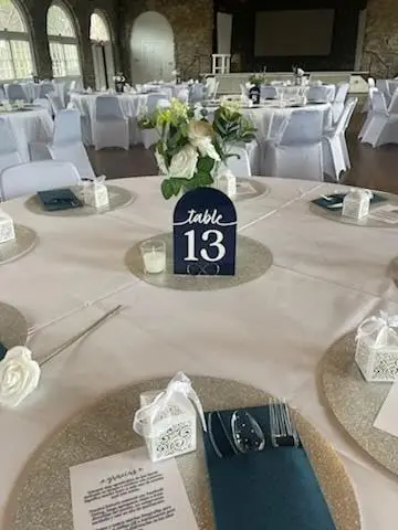 Новые 100 шт. одноразовые салфетки для ужина со встроенным карманом для столовых приборов, сложенная ткань, как бумажные салфетки для свадебной вечеринки Новые 100 шт. одноразовые салфетки для ужина со встроенным карманом для столовых приборов, сложенная ткань, как бумажные салфетки для свадебной вечеринки