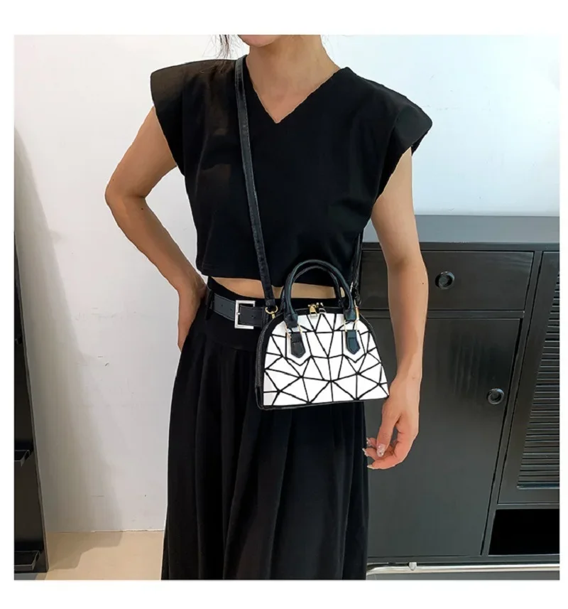 2023 New Women\'s Geometric Pattern Simple Crossbody Bag Luxury Designer Women\'s Fashion One Shoulder Shell Bag