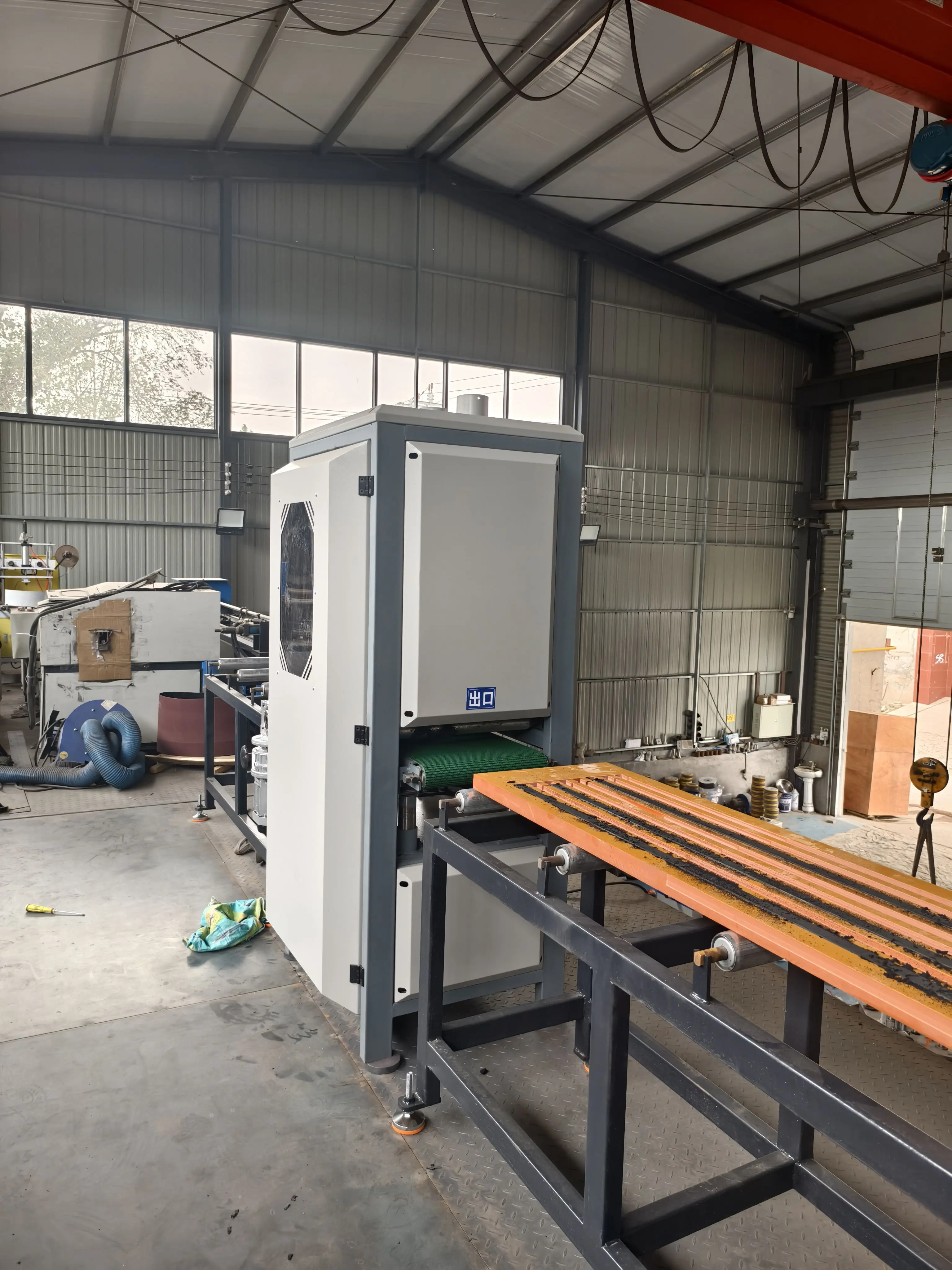 machine plate de polissage et d'élimination de la rouille