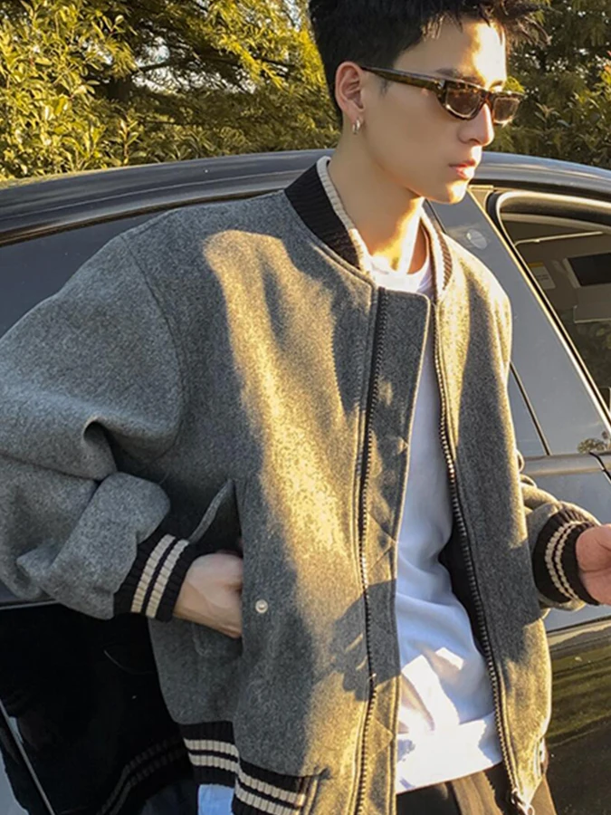 

Мужская куртка-бомбер в американском ретро-стиле, свободного кроя, из шерсти и полиэфирного волокна, на молнии...