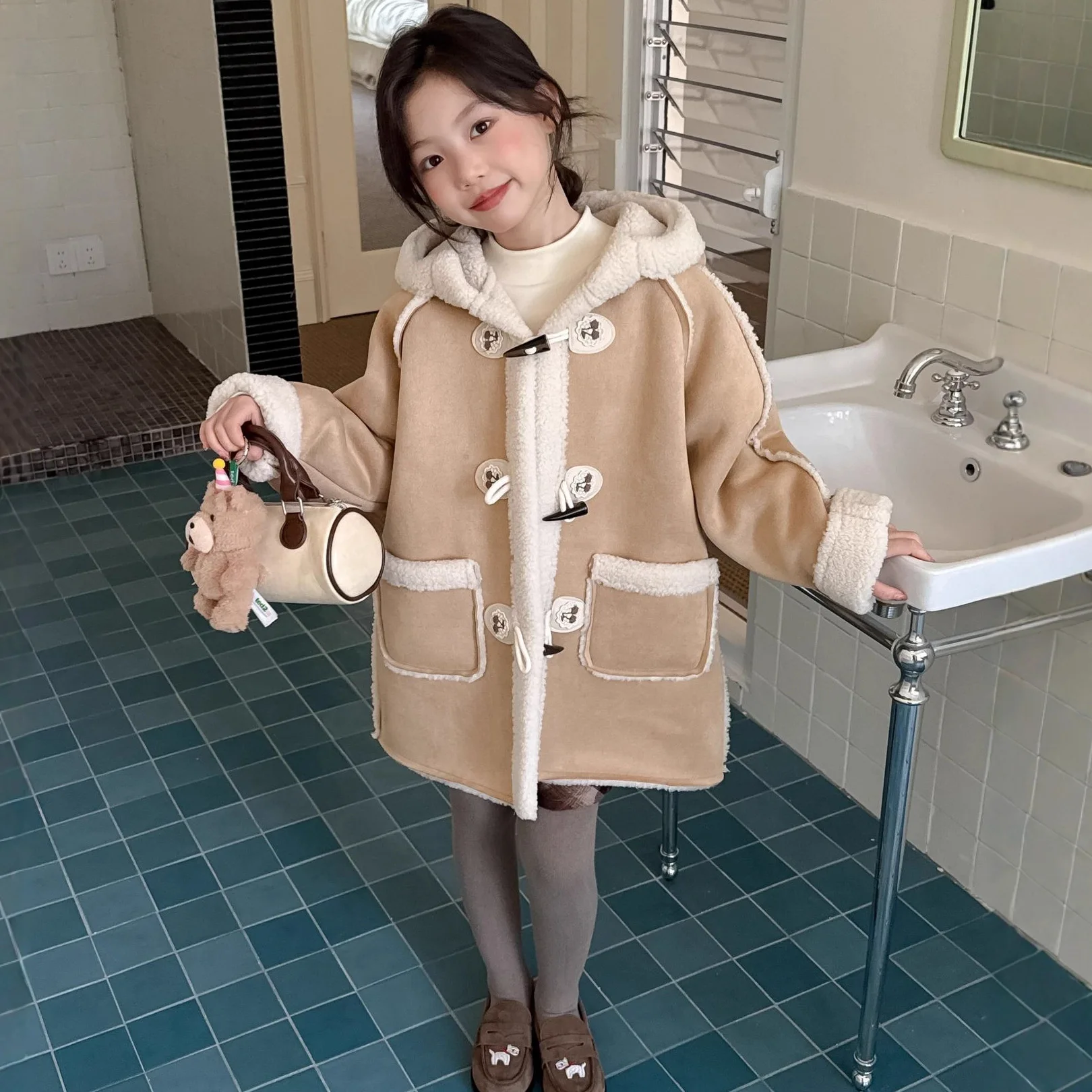 

Children's Clothing 2025 Winter Girls Hooded Fur Integrated Jacket Children's Thickened Medium and Long Thermal Jacket Top