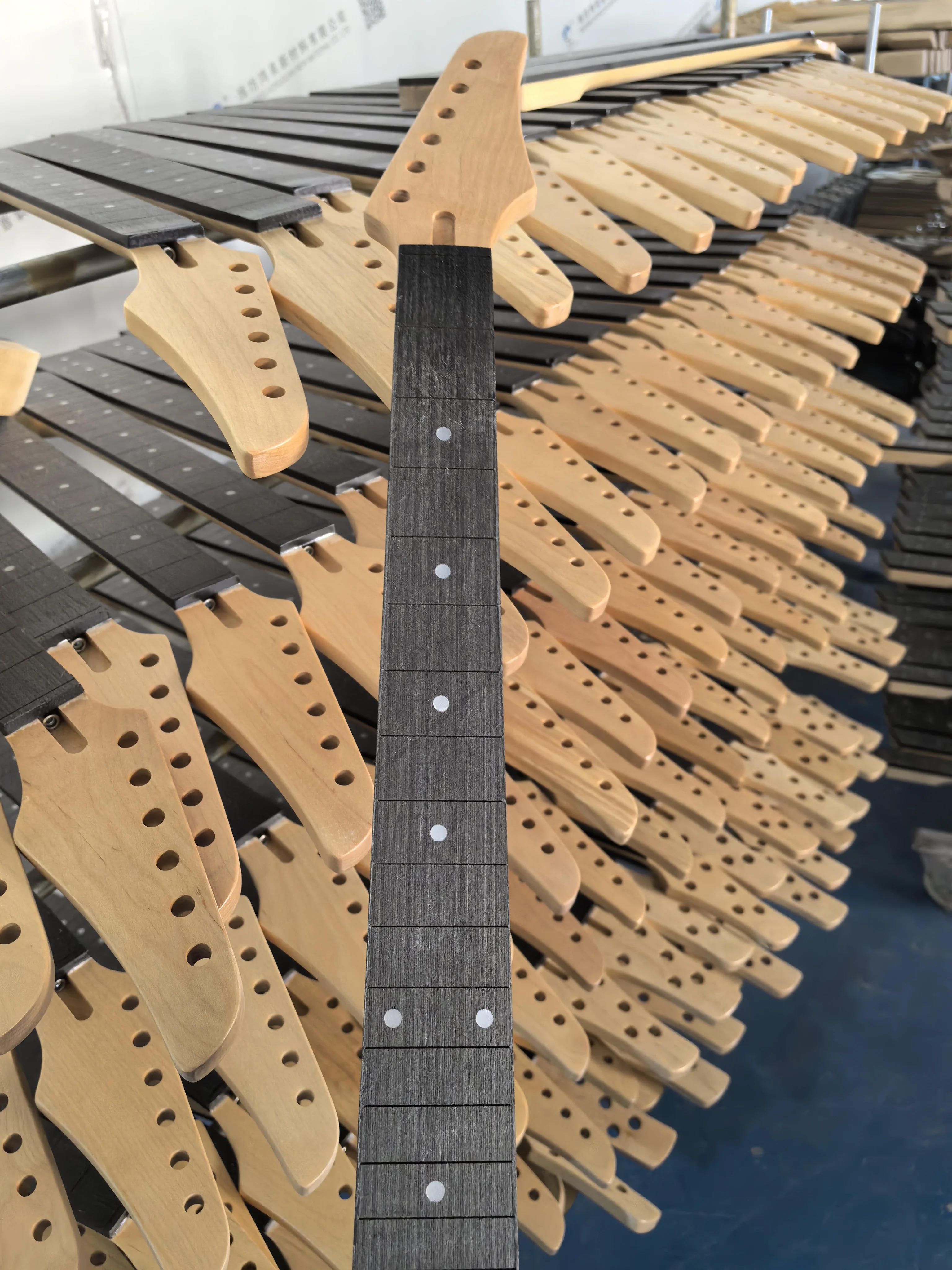 

Customizable, in stock,6 string no light maple electric guitar head, technology wood fingerboard, 22 frets.