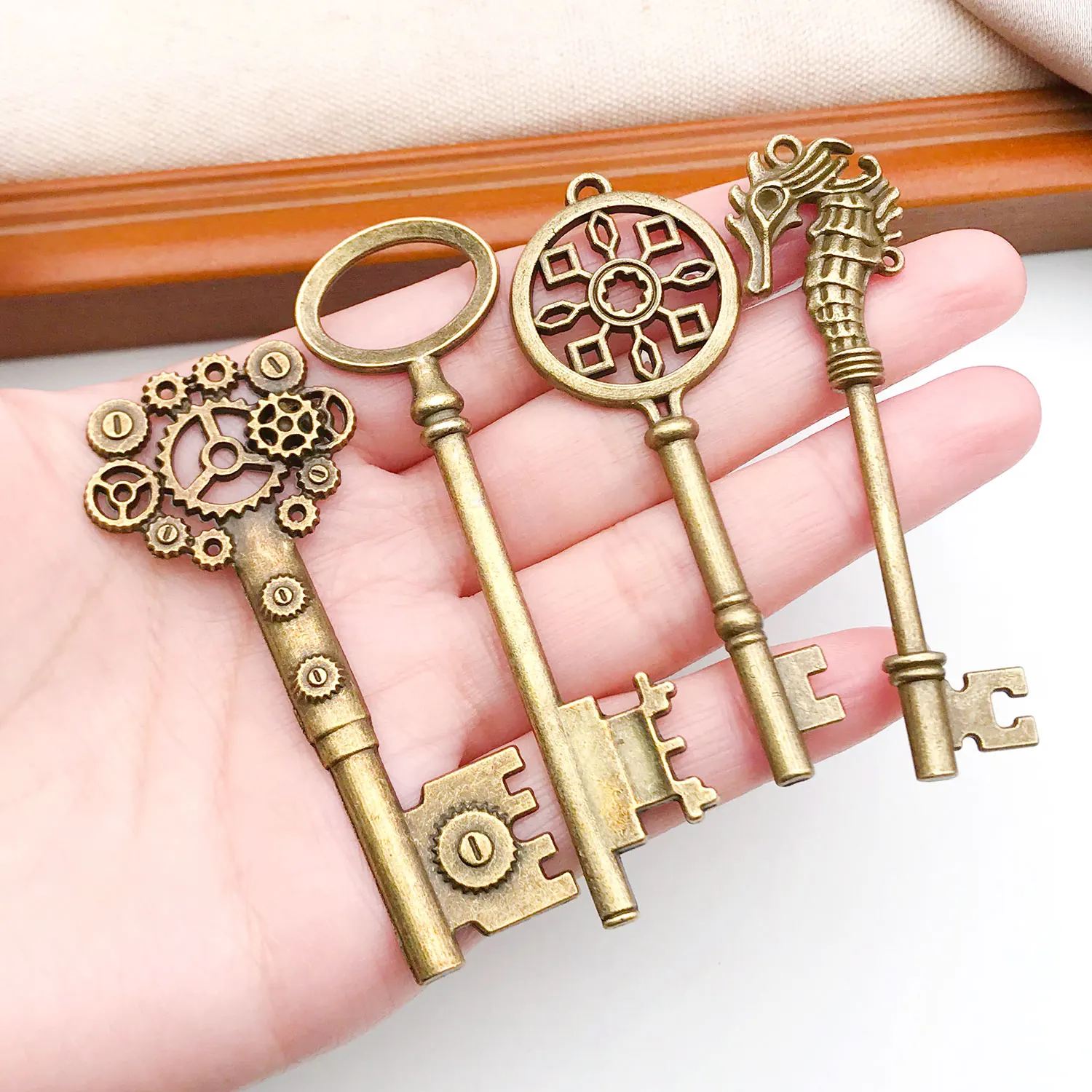 Vintage Key Pendants, 5/12 pcs Antique Bronze Large Key Charms with Engraved Hearts for DIY Jewelry.