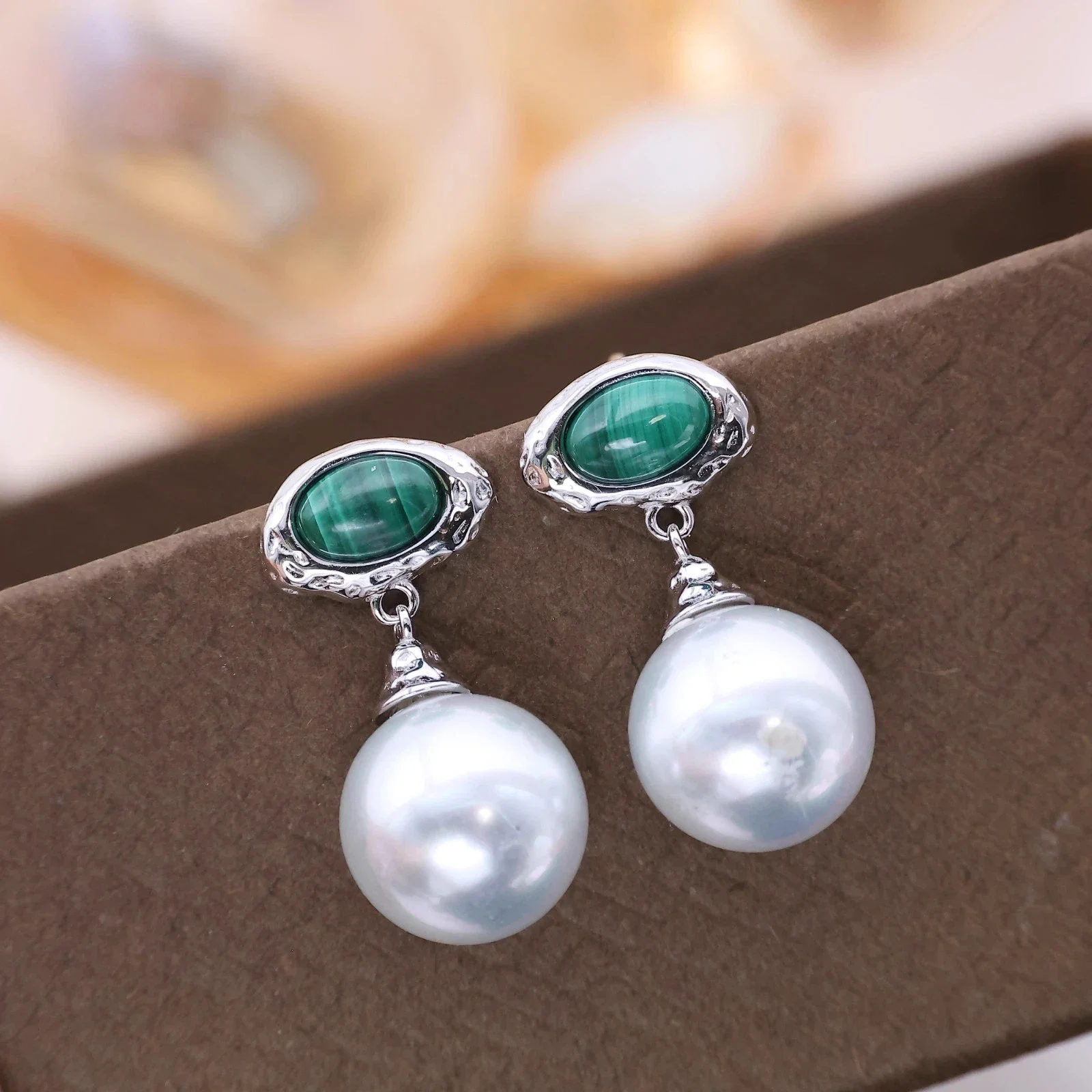

Gorgeous AAAA10-11mm natural South Sea white round pearl earrings 925s-