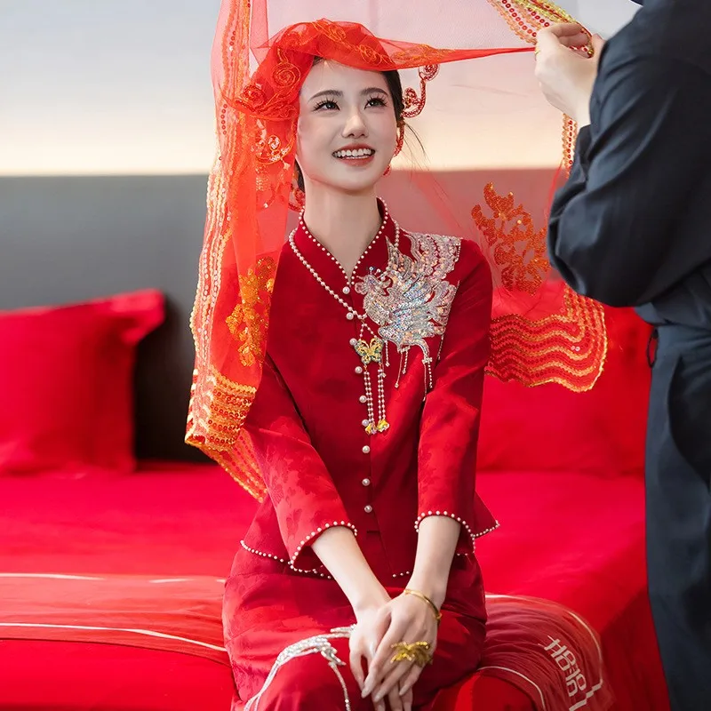 A new Chinese-style small dress with red fishtail cheongsam and toasting vibe