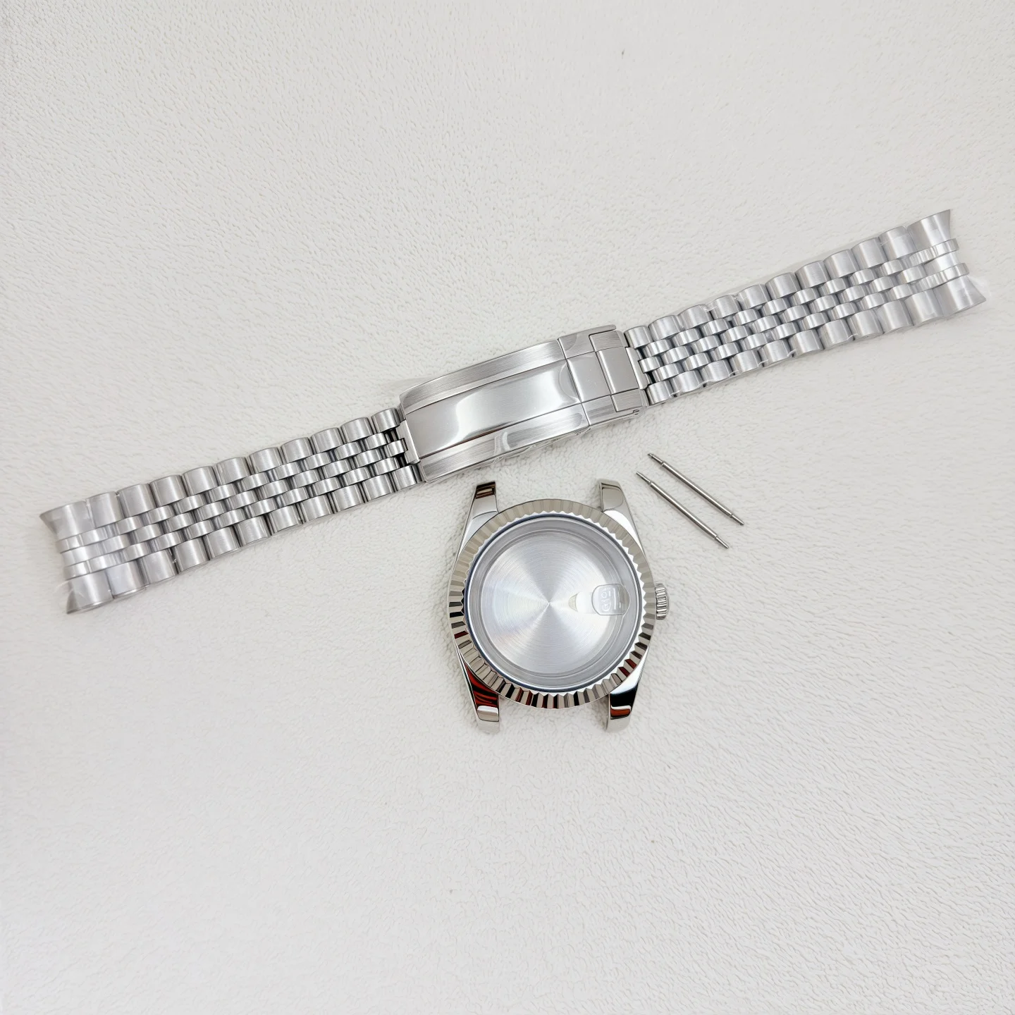 NH35 case 36MM/39MM Date just watch case is made of sapphire glass and features a 316L stainless steel Oyster Perpetual case.