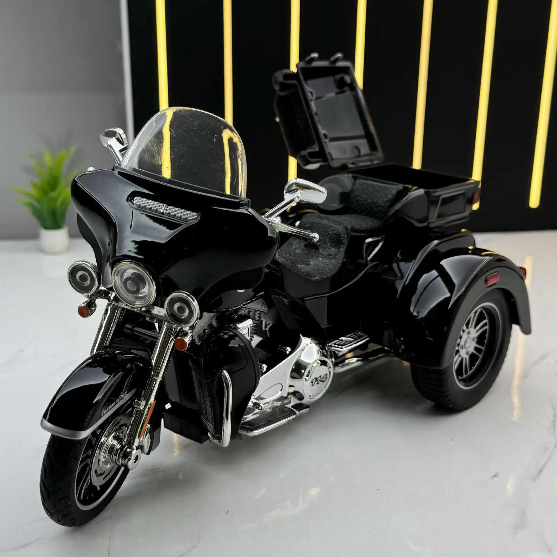 1:9 Tri Glide CVO 2021 Alloy Die Cast Motorcycle Model Toy Vehicle Collection Sound and Light Off Road Autocycle Toys Car