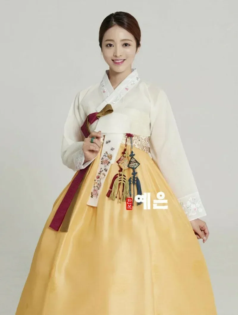 Fashionable Hanbok Dress Modern Women High Waisted Ethnic Traditional and Distinctive Clothing