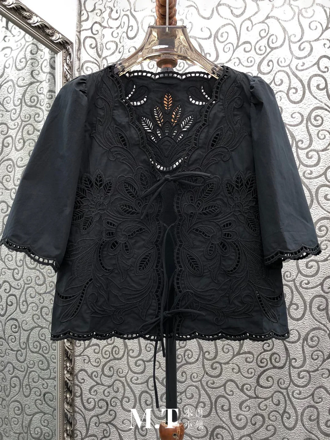 

Milan Small Town Short Style Embroidered Hollow out V-Neck Belted Women's Top Elegant Color Stitching F3