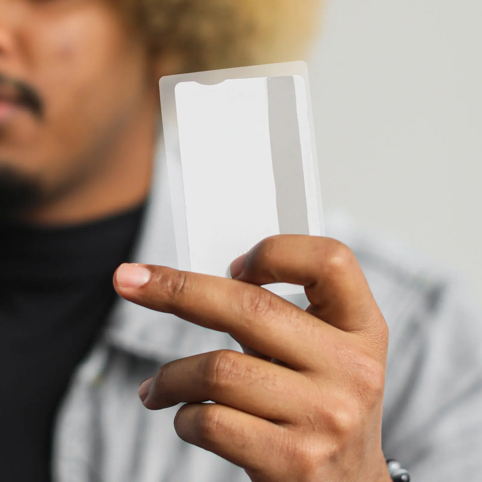 

160 шт. прозрачных жестких пластиковых чехлов для карт, защитные футляры для кредитных, ID-карт, проездных и торговых карт