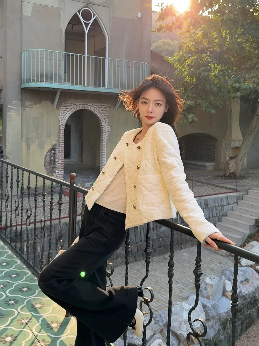 

Белое стеганое пальто из вельвета с принтом от Lin Zhiqiu Puff Miss, короткая верхняя одежда для молодых женщин