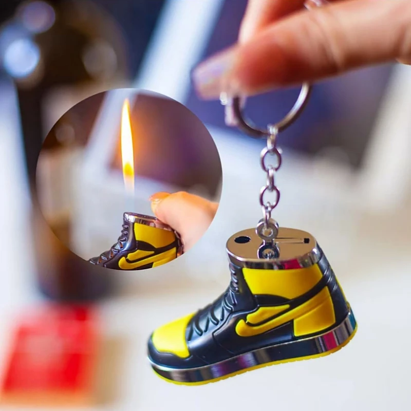 

Fashion Sports Shoes Keychain Inflatable Lighter Outdoor Portable Pendant Butane Gas Open Flame Lighter Men's Small Gift