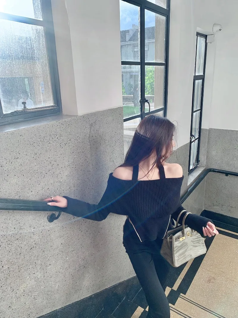 Sweet Hot Girl Pure Sexy Halter Neck Off Shoulder Sweater Women's Long-sleeved Short Knitted Pullover Fashion Female Clothes