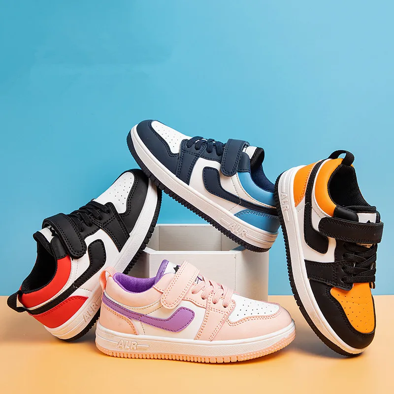 2025 جديد طفل رضيع أطفال تصميم الأزياء أحذية مشي أحذية رياضية بيضاء عدم الانزلاق حذاء كاجوال الأولاد تنفس في الهواء الطلق مجلس الأحذية