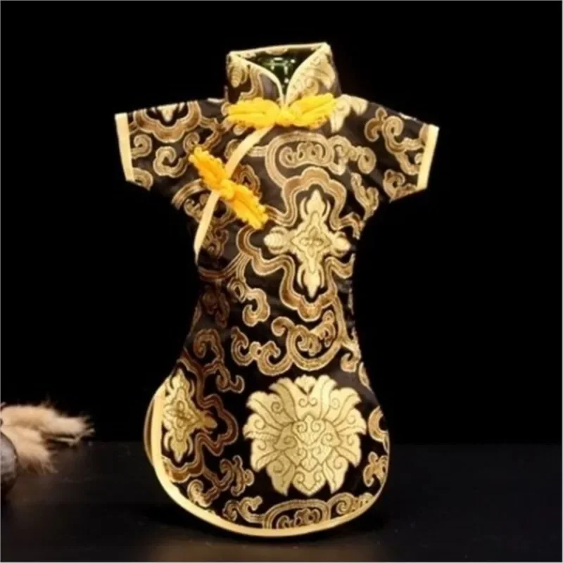 Chinese Classic Tang Suit Handicraft Gift Plate Buckle Cheongsam Princess Dress Red Wine Bottle Cover Wine Bottle Cover