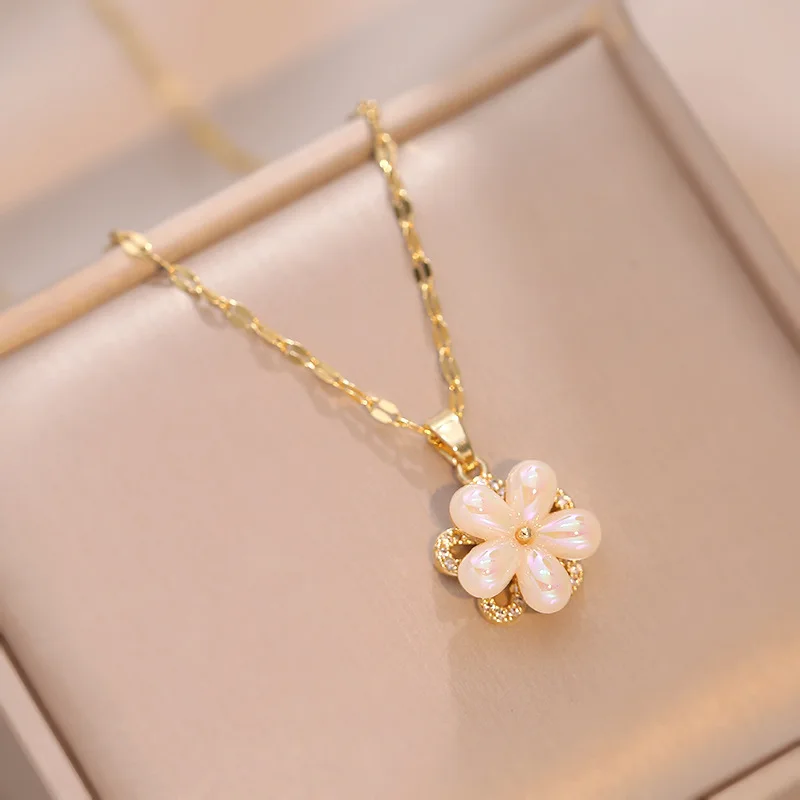 360° Rotatable Decompression five-petal flower pendant necklace birthday gift Thanksgiving gift accessories for family