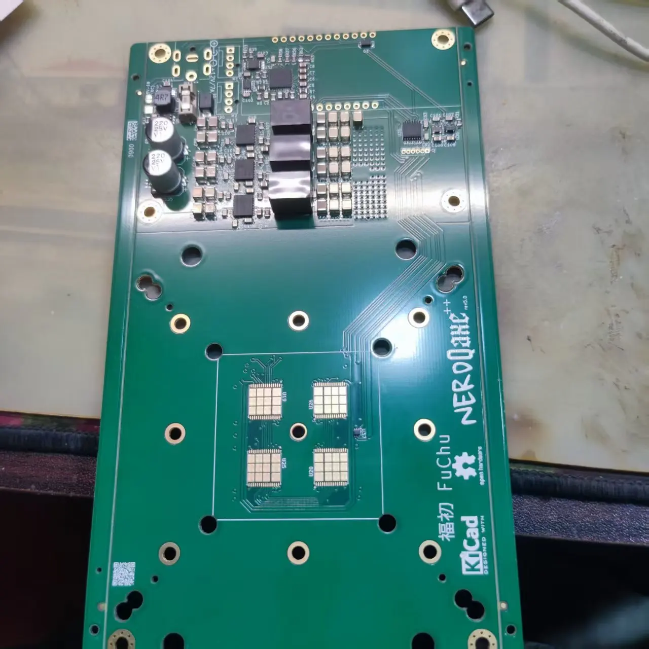 Nerdqaxe++ Motherboard Does Not Include Lilygo